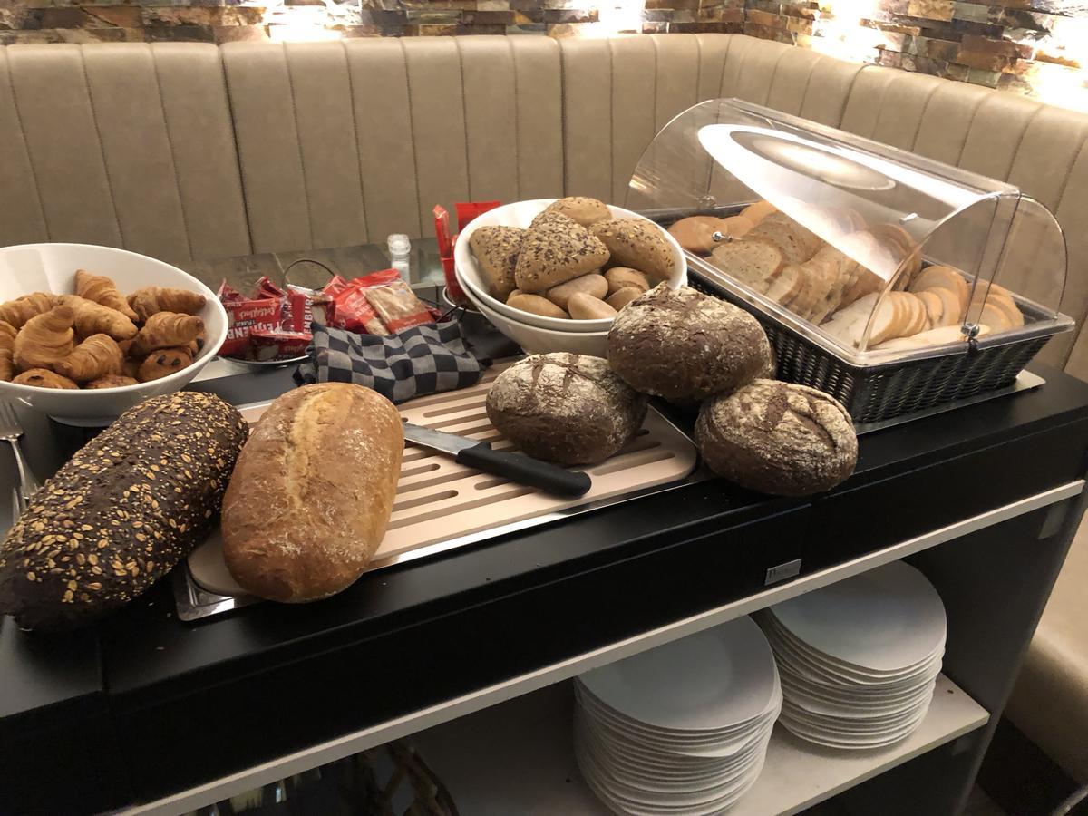 Hotel-Restaurant Thuis! Dinteloord Ngoại thất bức ảnh